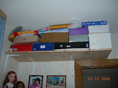 Это под поталком, сделала дополнительную полку-антрессоль